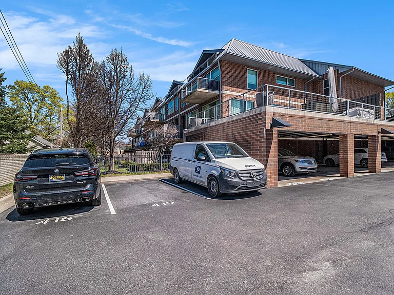 300 Hamilton St #204 — Photo 16