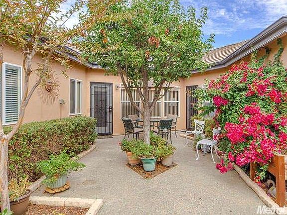 3rd image of 3806 Del Valle Pl
