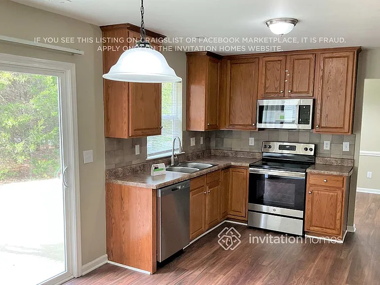1002 Bridleside Dr — Photo 5