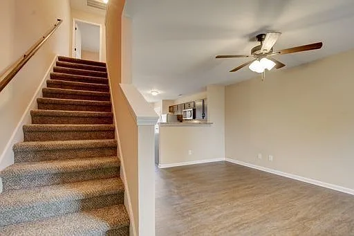 250 Fairview Ln #D — Photo 3