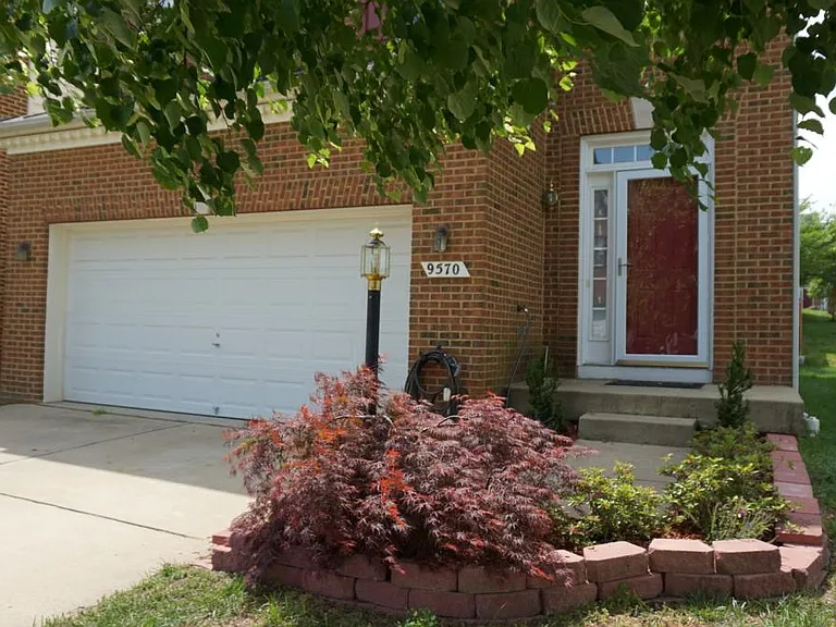 9570 Linnett Hill Dr — Photo 2