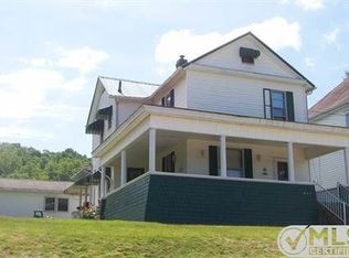 207 Walnut St, Sistersville, WV 26175