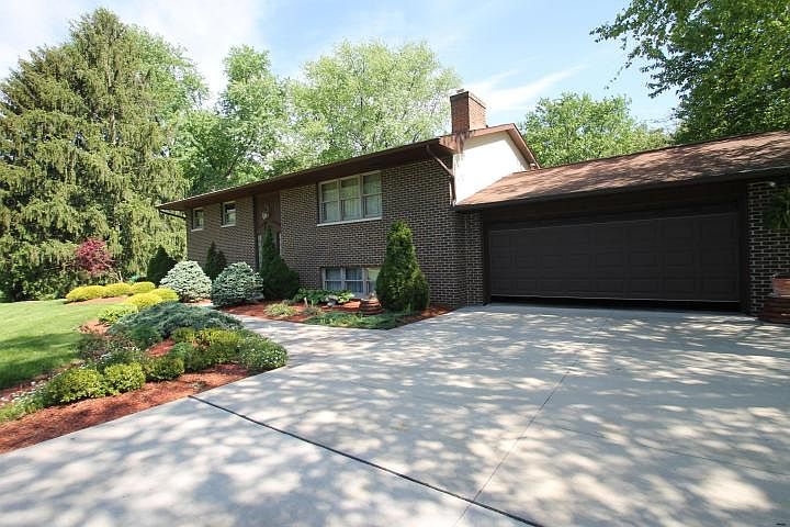 1st image of 4840 Parkmoor Dr