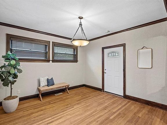 4th image of 3924 Warwick Blvd
