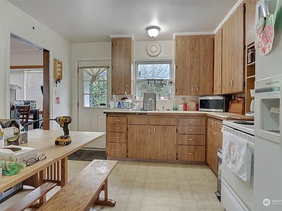 3rd image of 4041 Pacific Avenue