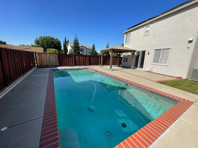730 Sunlight Dr — Photo 3