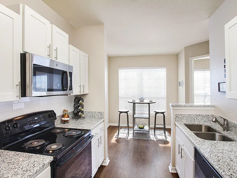 Westwood Reserve Apartments — Photo 34