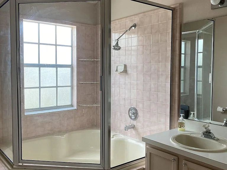 2542 Lancaster Ct — Photo 12
