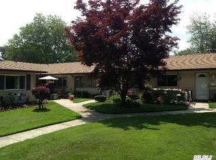 10 Feller Dr, Central Islip, NY 11722