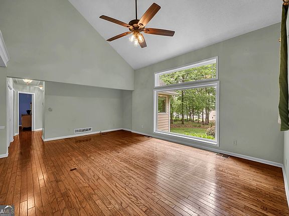 5th image of 65 Pointe View Ct
