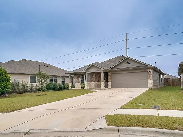 1007 Coolridge Ct — Photo 2