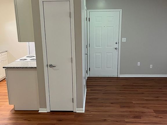 3rd image of 940 E 16th St #407