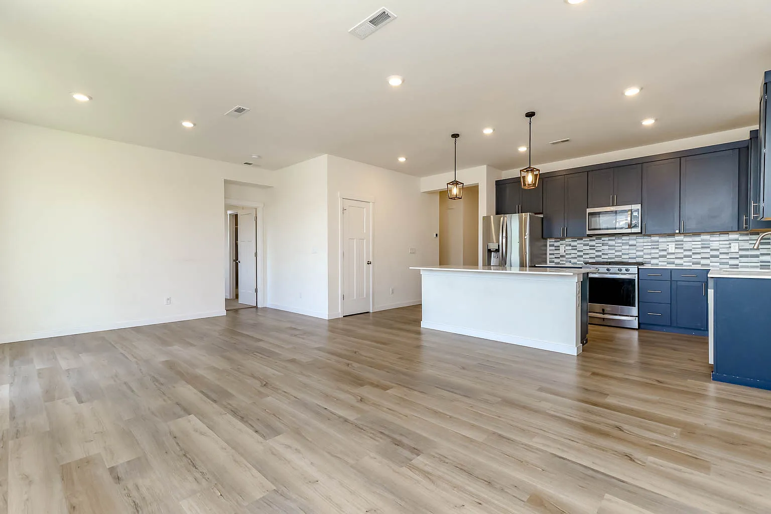 3 bed, 1862 sqft, $3,100 — Photo 2