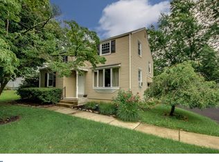 390 E Magnolia Dr, Morrisville, PA 19067