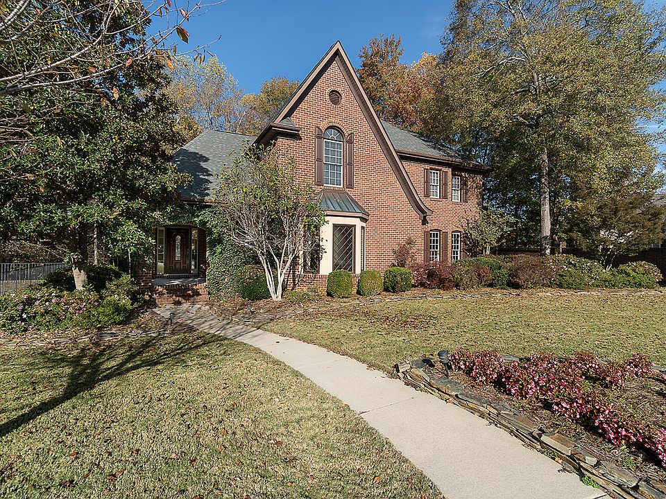 1st image of 11 Knightsbridge Dr