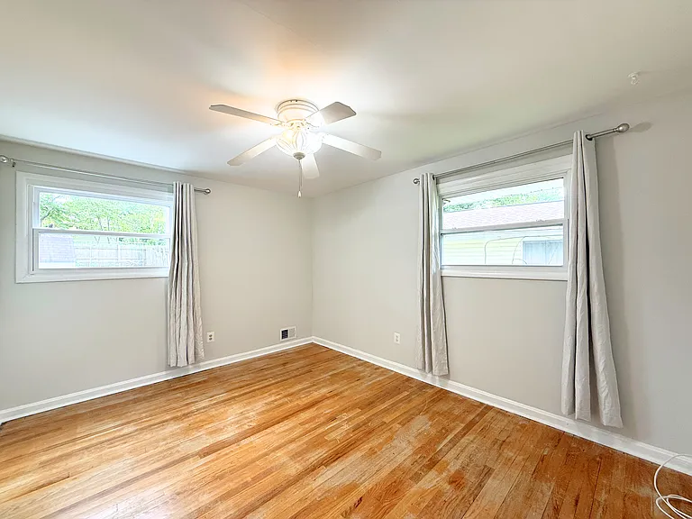12915 Grenoble Dr — Photo 11