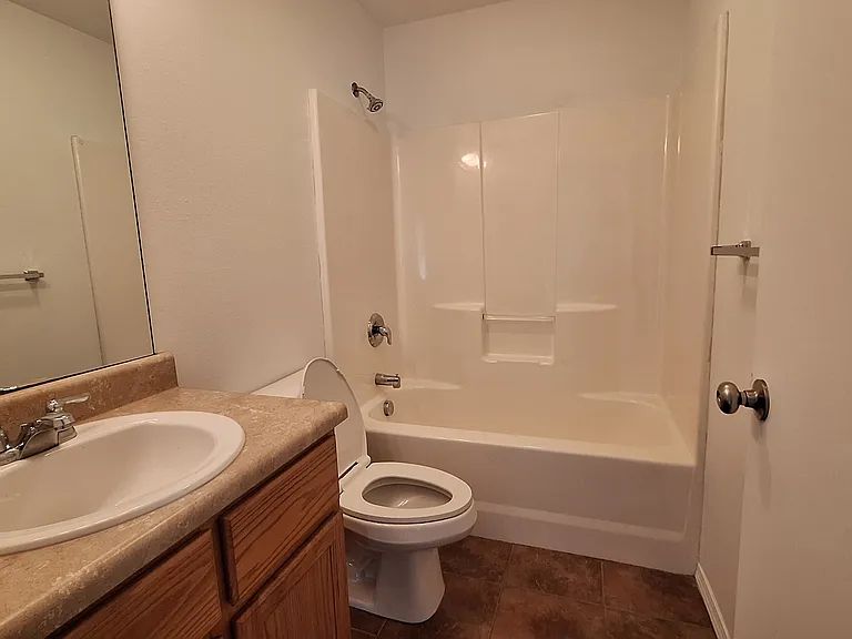 Collins Point Apartments — Photo 18