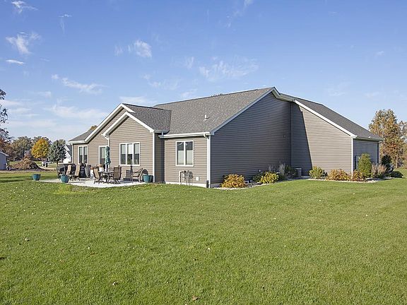 5th image of 319 River Pointe Dr