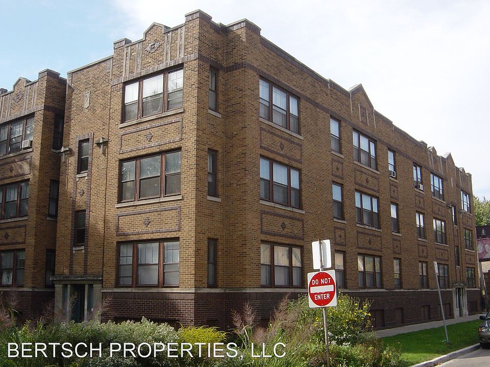 1st image of 3858 N Leavitt St #2