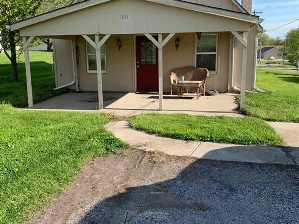 803 W 16th St, Maryville, MO 64468