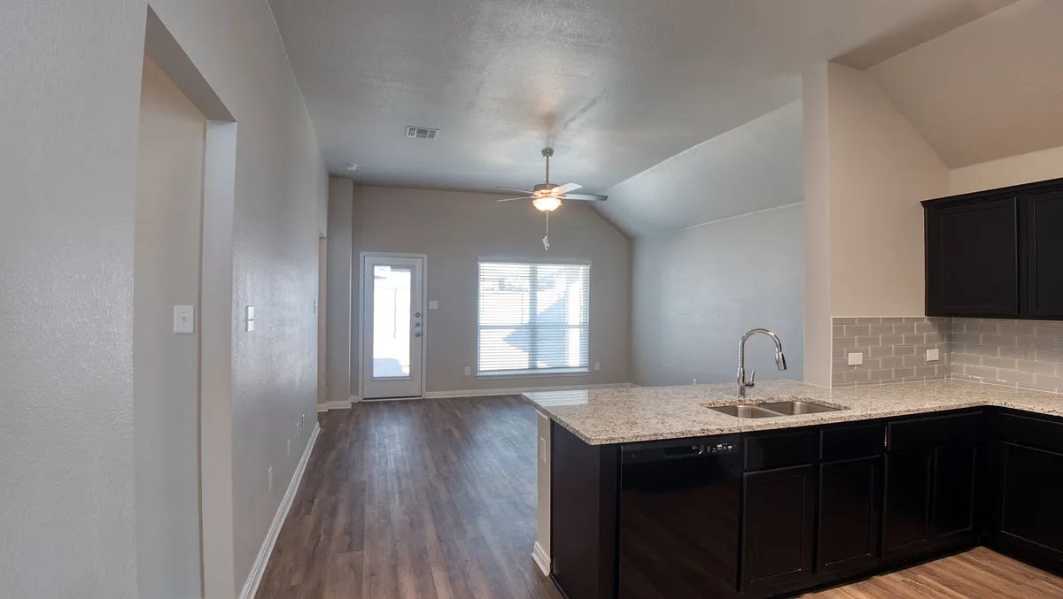 Building Photo - 513 Fallbrook Dr