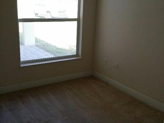 5th image of 4059 Rolling Hill Dr