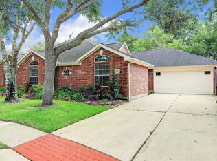522 Pine Creek Dr, Friendswood, TX 77546