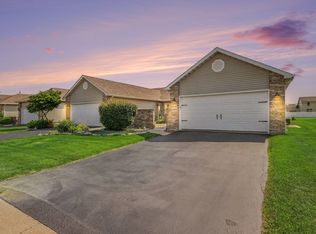 6851 Falcon Dr, Schererville, IN 46375