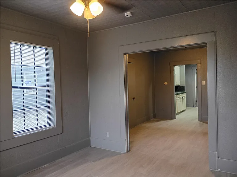 7815 Dayton St — Photo 7