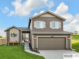 7510 N 143rd Avenue Cir, Omaha, NE 68142