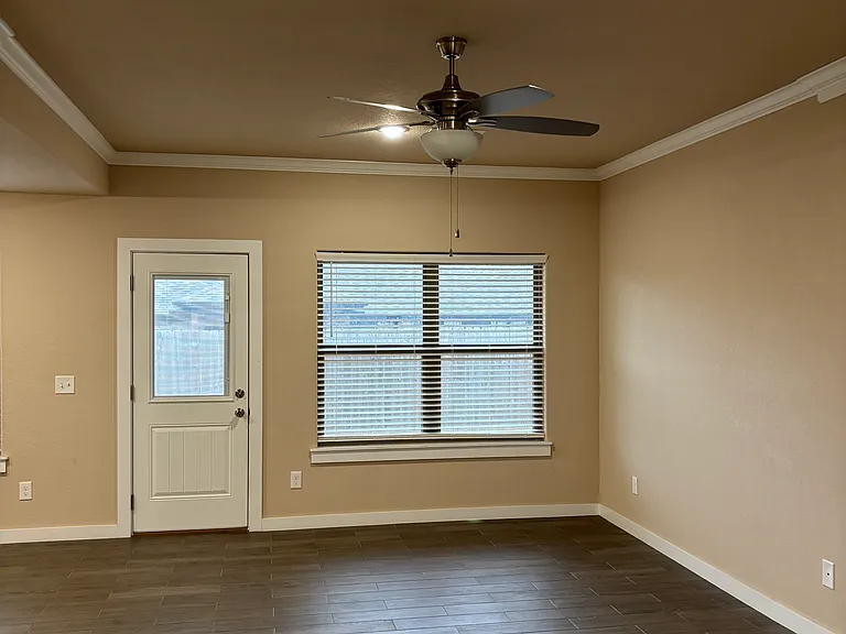450 Rineel Ave — Photo 9