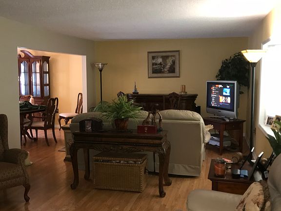 4th image of 823 Bay Ave