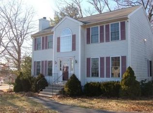 10 Corinthian Dr, Lowell, MA 01854