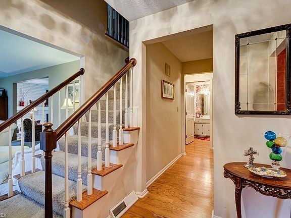 3rd image of 6489 Creekside Trl