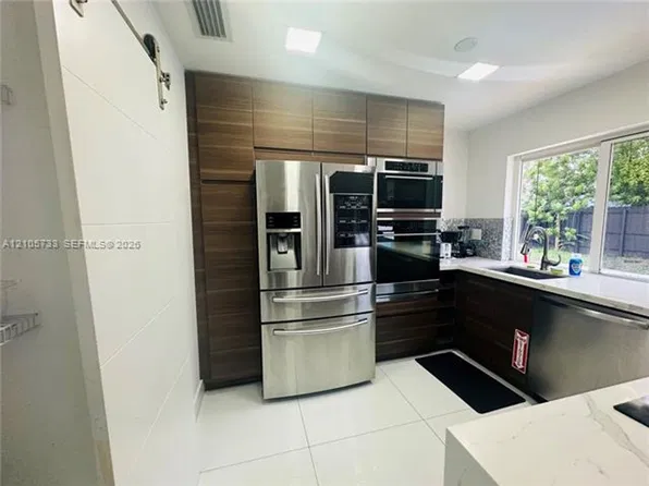 851 NE 205th St #851, Miami, FL 33179