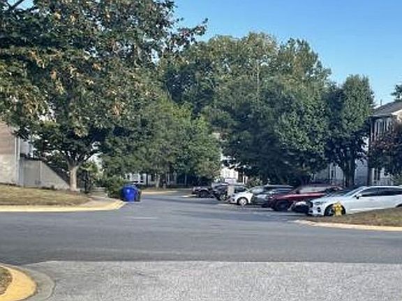 Exterior Neighborhood (street photo)