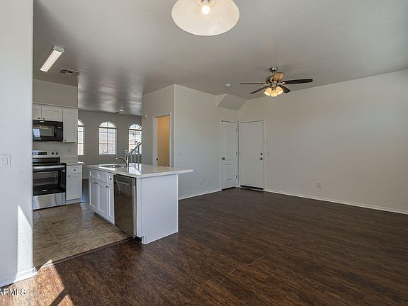 3rd image of 10039 W KINGMAN Street