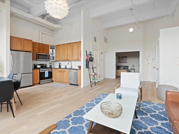 300 Communipaw Avenue image 5 of 36