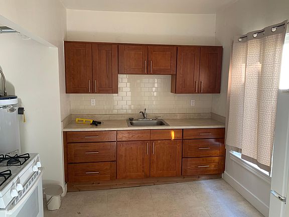 3rd image of 489 14th St APT 8