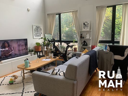 2nd image of 812 Lexington Ave #2C