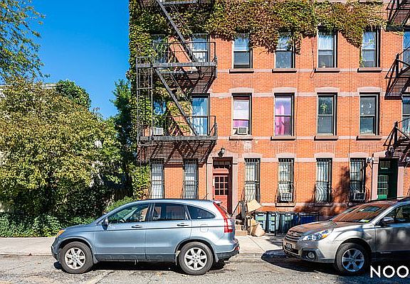 2nd image of 479 Warren St APT 1A