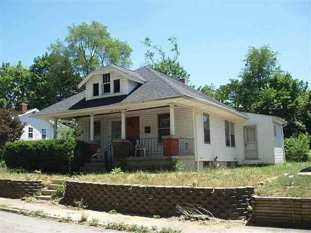 1119 S I St photo 1