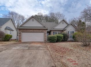 393 Split Oak Ln, Inman, SC 29349