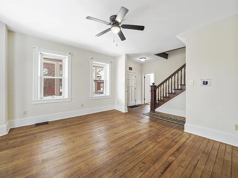 1001 Pope Ave — Photo 4