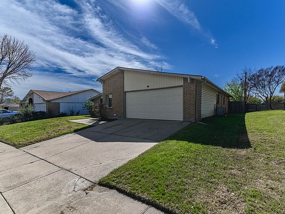 3rd image of 3510 Chamberland Dr