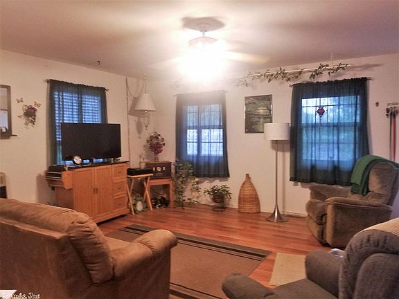 5th image of 136 Carter Creek Ln