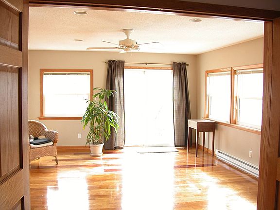 2nd image of 525 2nd St E