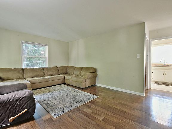 3rd image of 2012 Hollyhock Ln