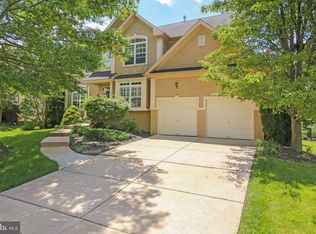5 Ascot Dr, Cinnaminson, NJ 08077