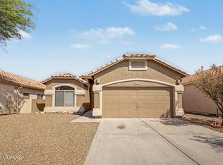 7932 N Panamint Dr, Tucson, AZ 85743